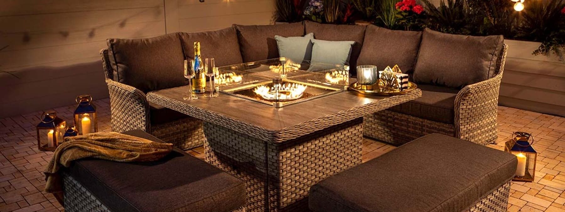 Casual dining set with fire pit